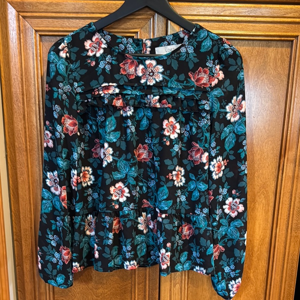 LOFT Navy & Peach Floral Blouse with a Slight Ruffle Edge- Size S